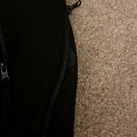 Adidas crop hoodie, two zips pockets in front and zips on the side one of a kind - Picture 3 of 6